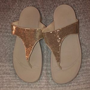 FitFlops. EUC  GOLD SEQUIN FLIP FLOP